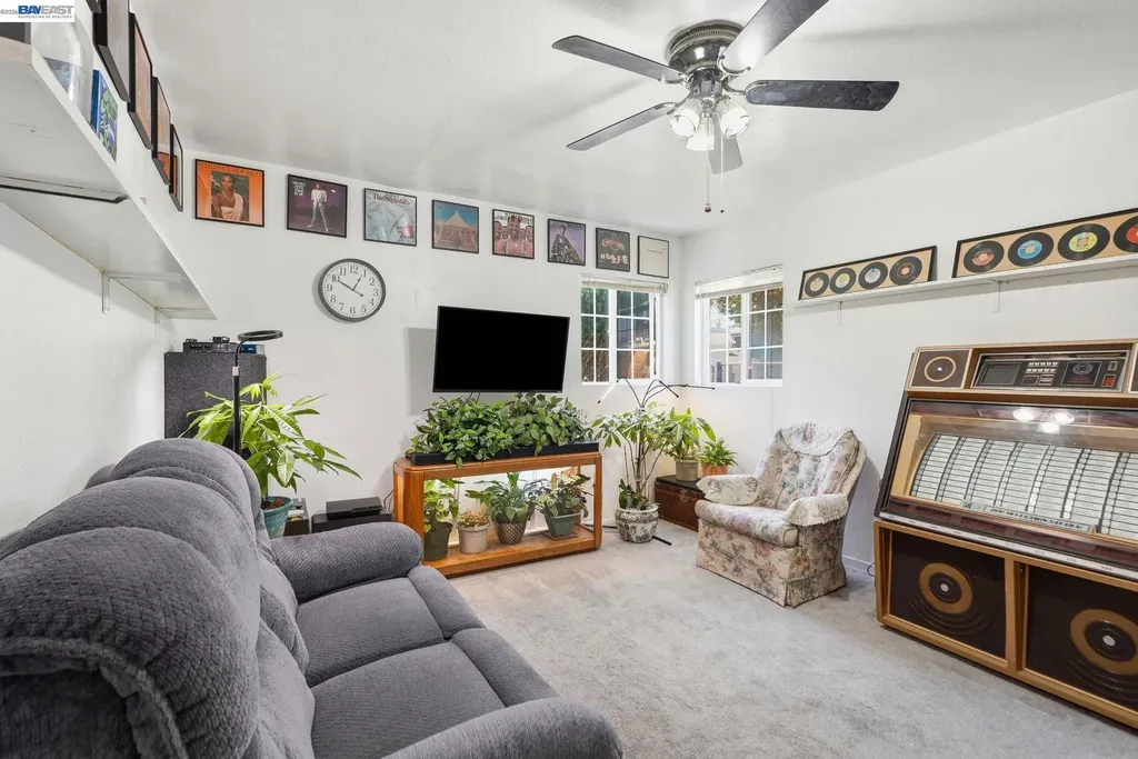 9034 Birch Street Oakland CA 94603