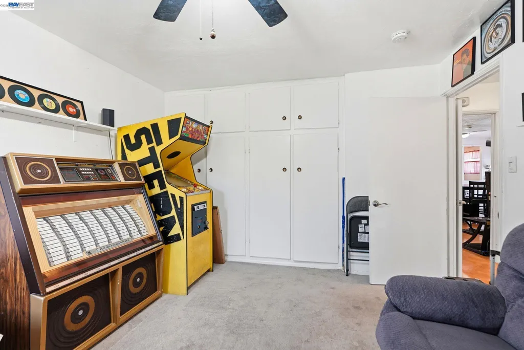 9034 Birch Street Oakland CA 94603
