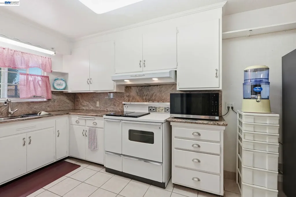 9034 Birch Street Oakland CA 94603