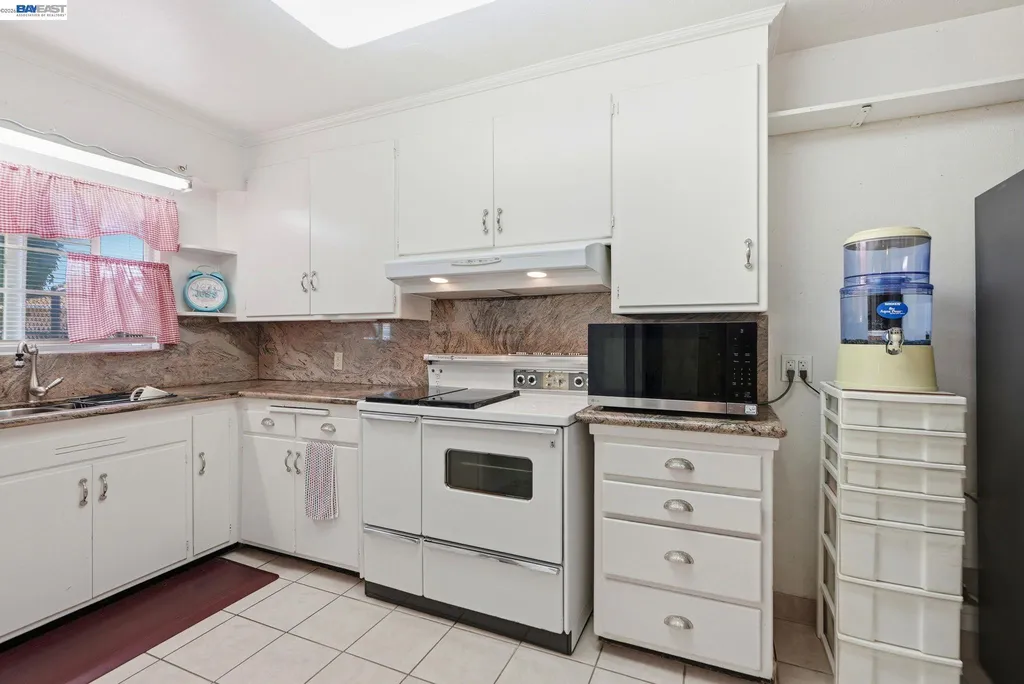 9034 Birch Street Oakland CA 94603