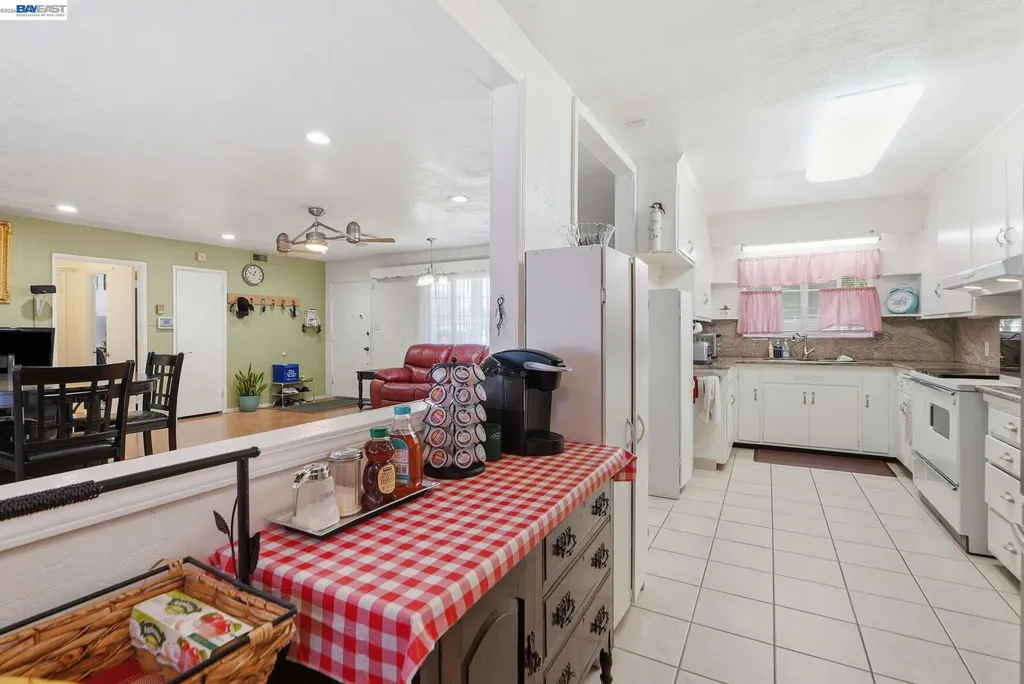9034 Birch Street Oakland CA 94603