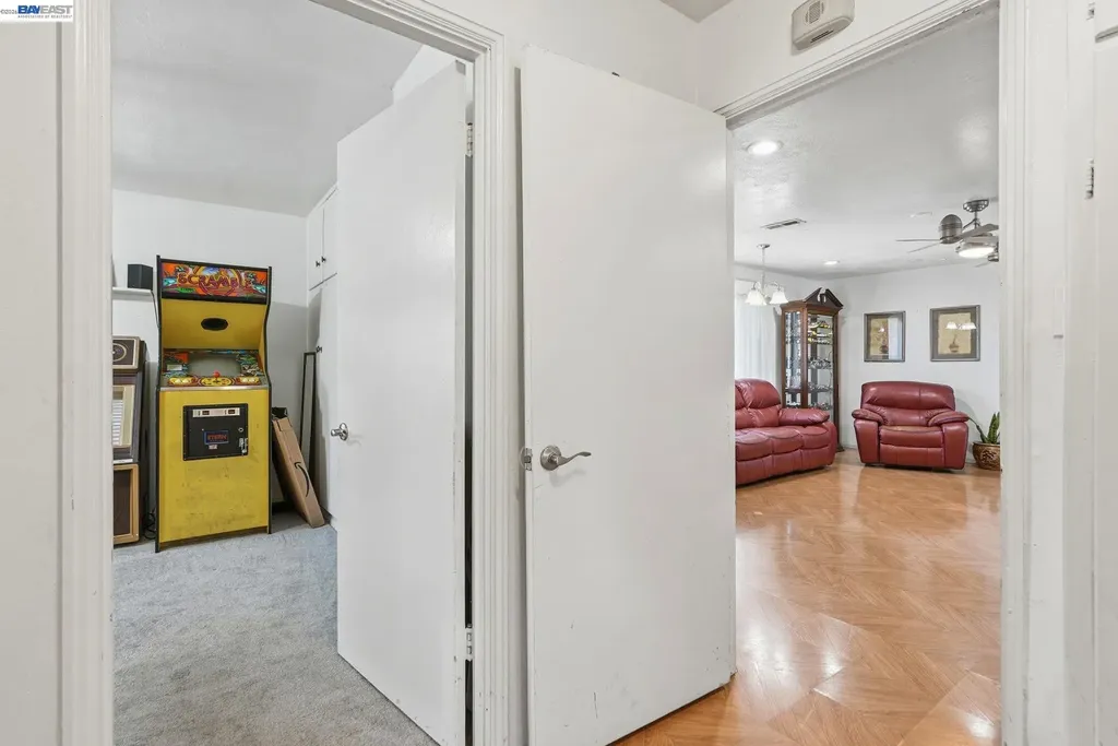 9034 Birch Street Oakland CA 94603