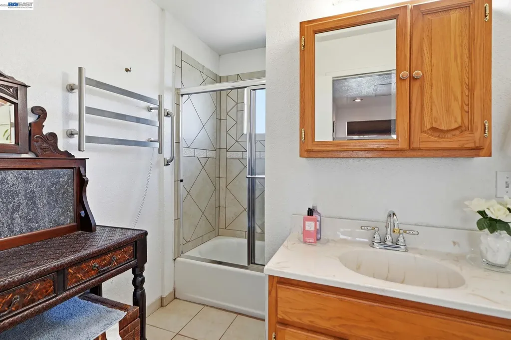 9034 Birch Street Oakland CA 94603