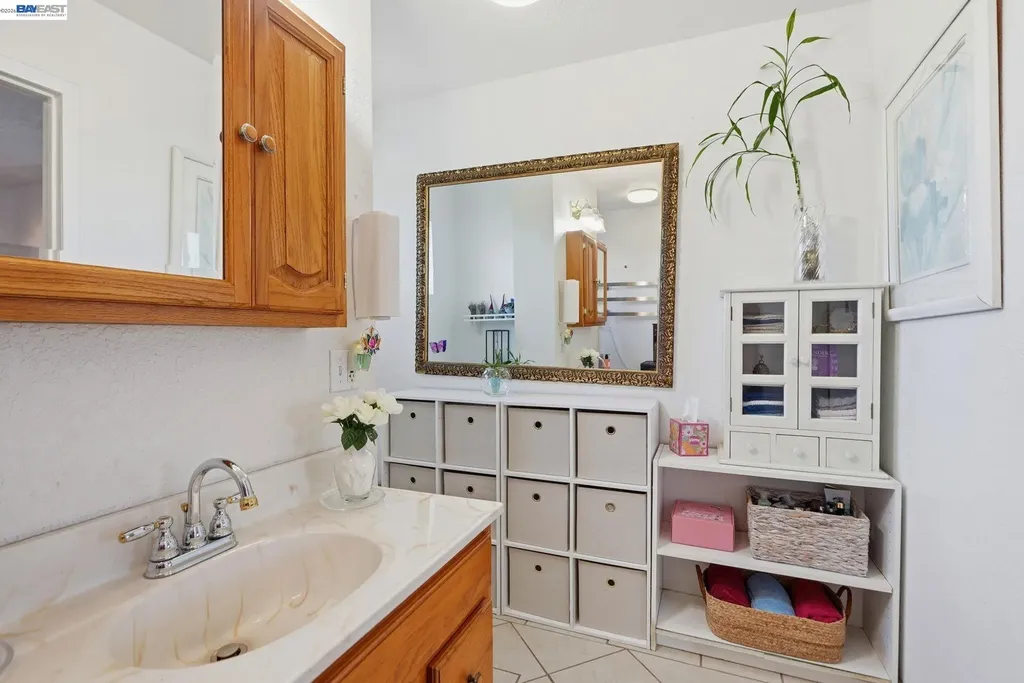 9034 Birch Street Oakland CA 94603