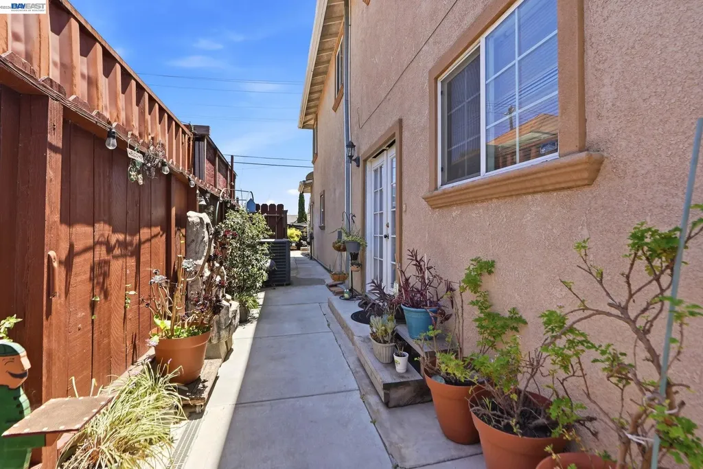 9034 Birch Street Oakland CA 94603