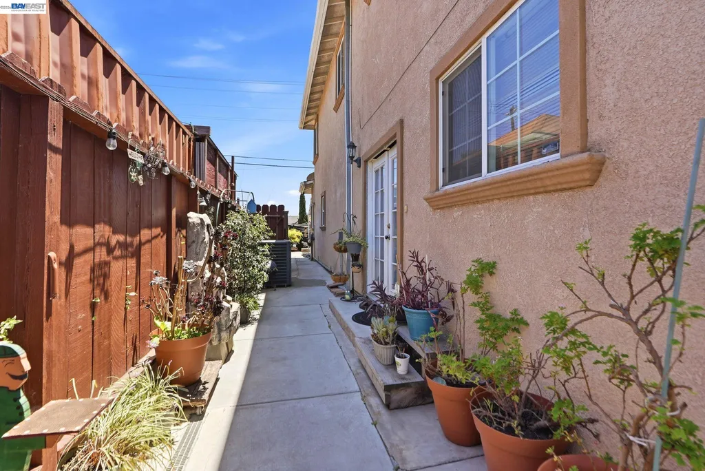 9034 Birch Street Oakland CA 94603