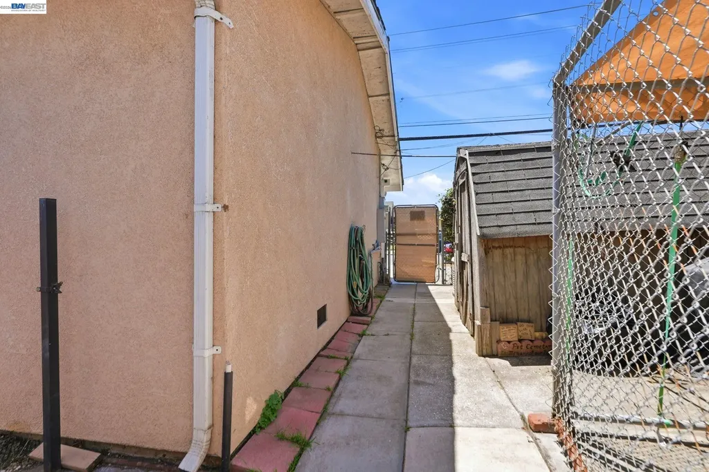 9034 Birch Street Oakland CA 94603