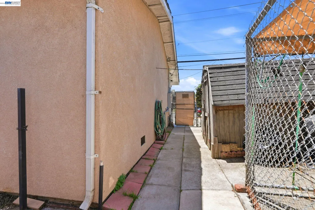 9034 Birch Street Oakland CA 94603