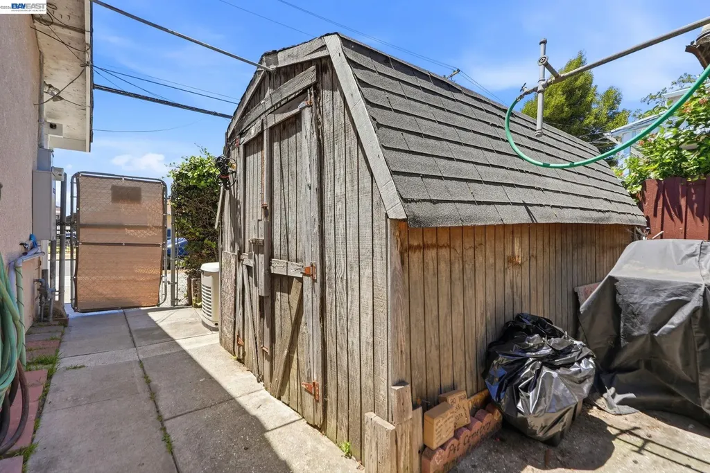 9034 Birch Street Oakland CA 94603