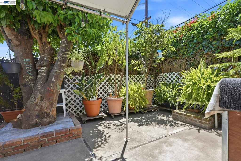 9034 Birch Street Oakland CA 94603