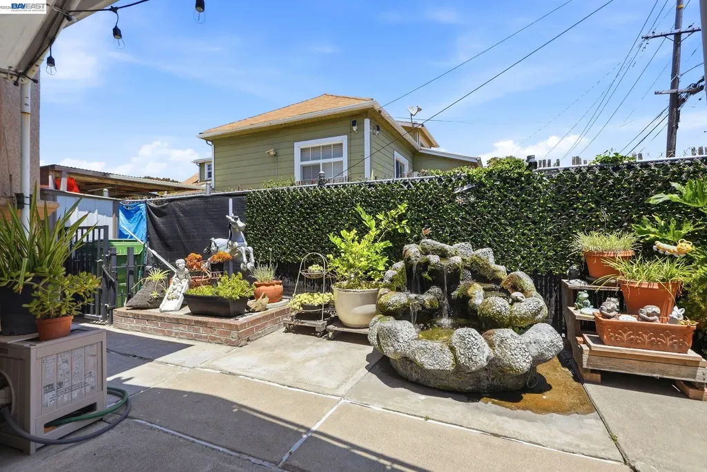 9034 Birch Street Oakland CA 94603