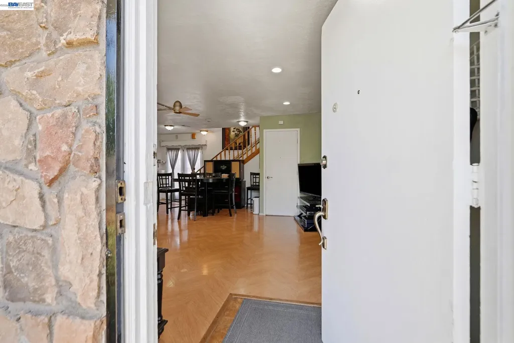 9034 Birch Street Oakland CA 94603