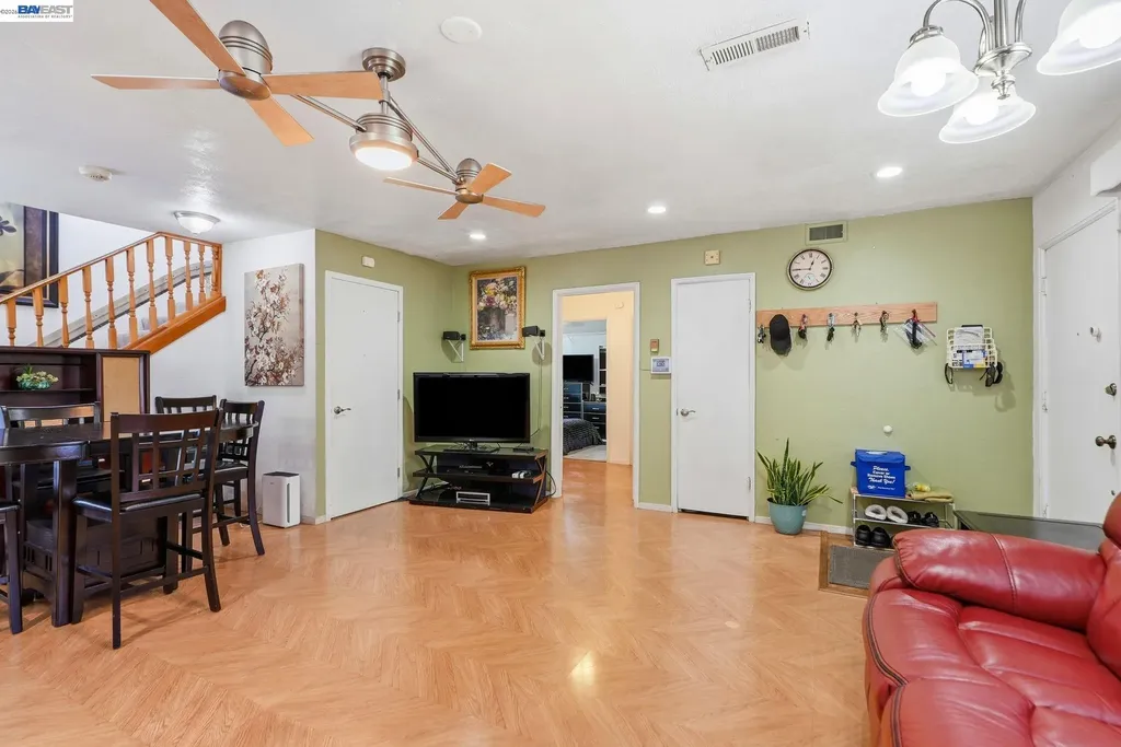 9034 Birch Street Oakland CA 94603