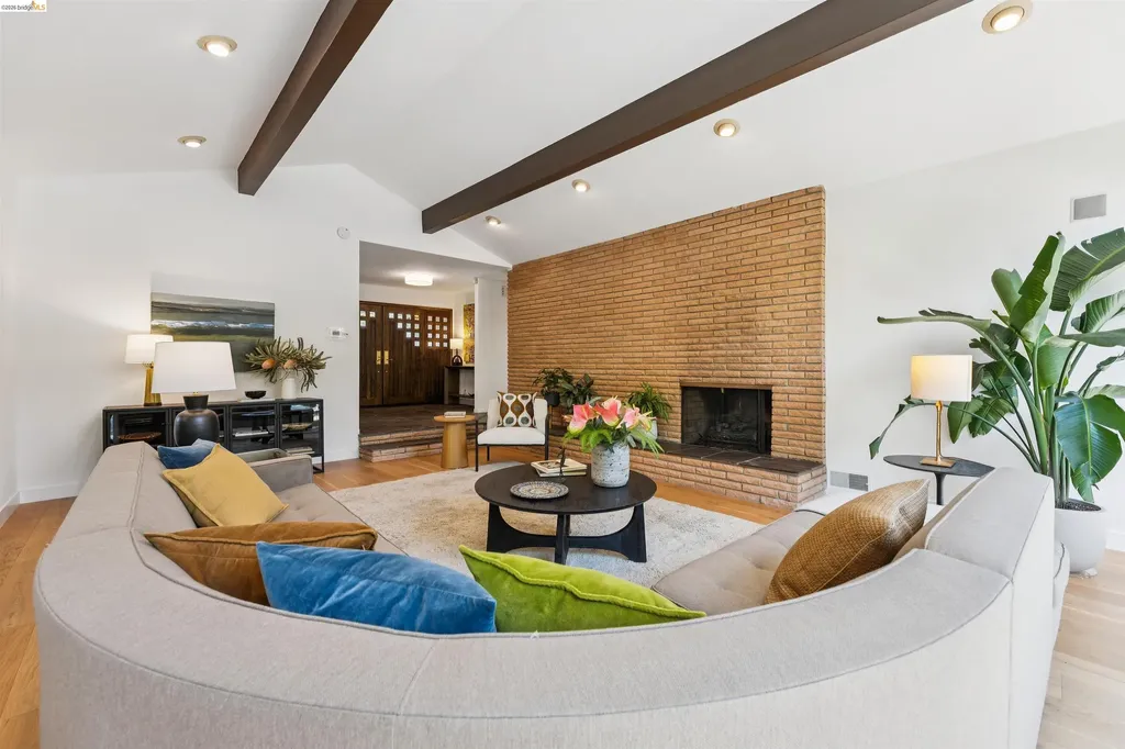 7 Jo-lin Court El Sobrante CA 94803