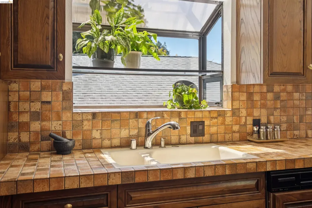 7 Jo-lin Court El Sobrante CA 94803