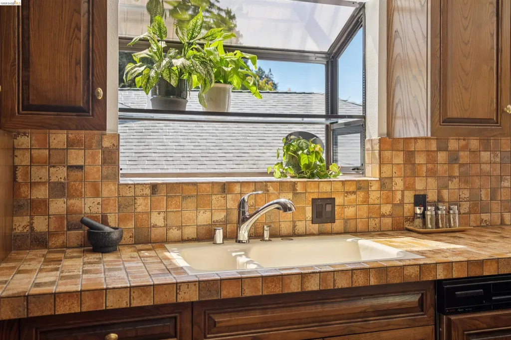 7 Jo-lin Court El Sobrante CA 94803