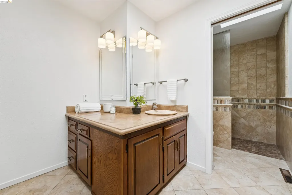 7 Jo-lin Court El Sobrante CA 94803