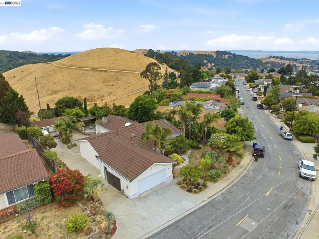 92 Welle Road Crockett CA 94525
