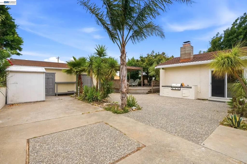 92 Welle Road Crockett CA 94525