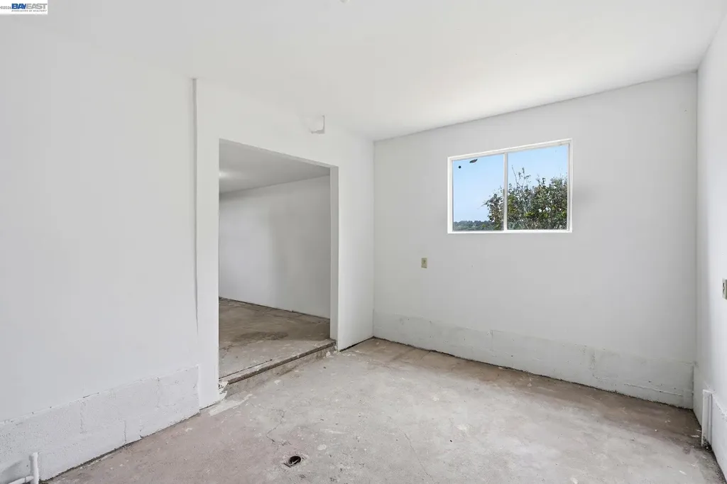 92 Welle Road Crockett CA 94525