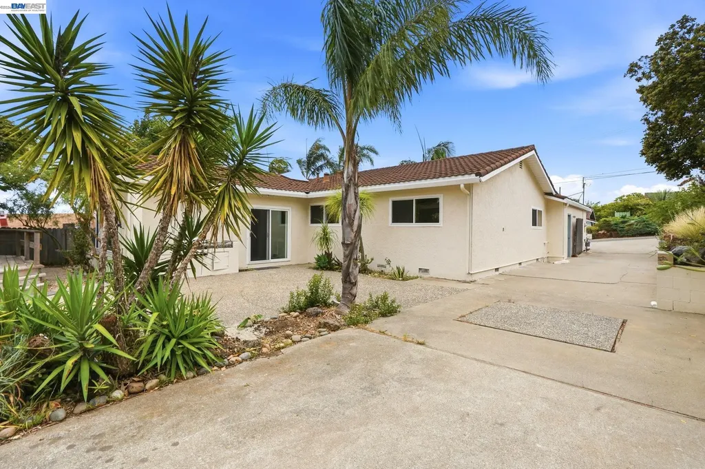 92 Welle Road Crockett CA 94525