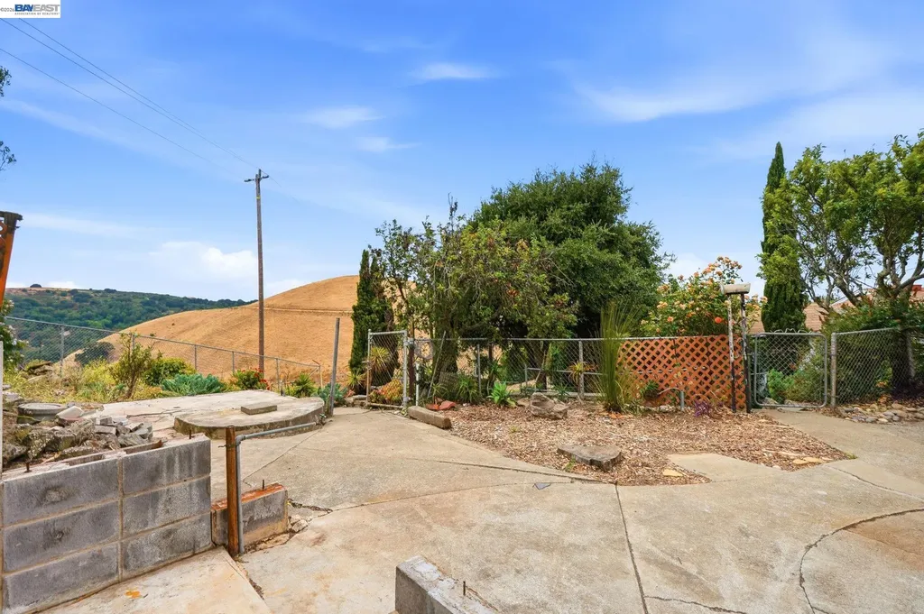 92 Welle Road Crockett CA 94525