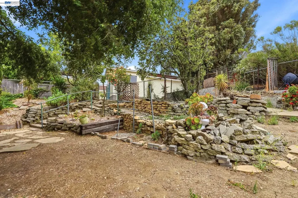 92 Welle Road Crockett CA 94525