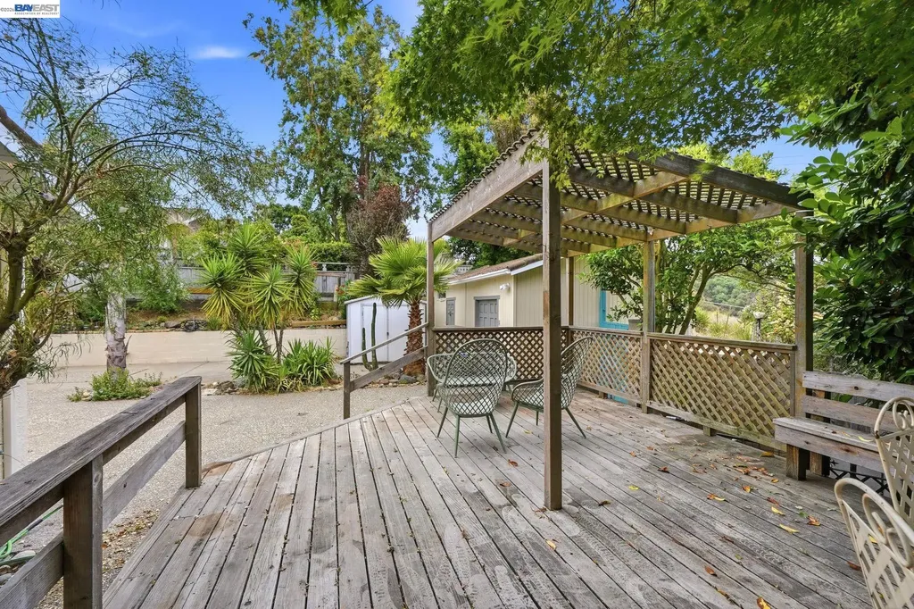 92 Welle Road Crockett CA 94525