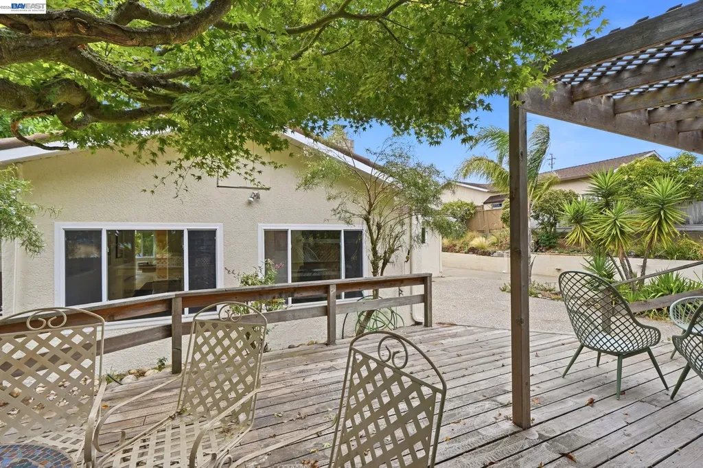 92 Welle Road Crockett CA 94525