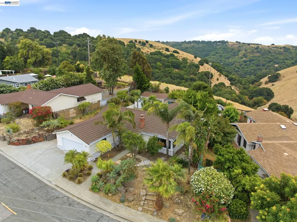 92 Welle Road Crockett CA 94525