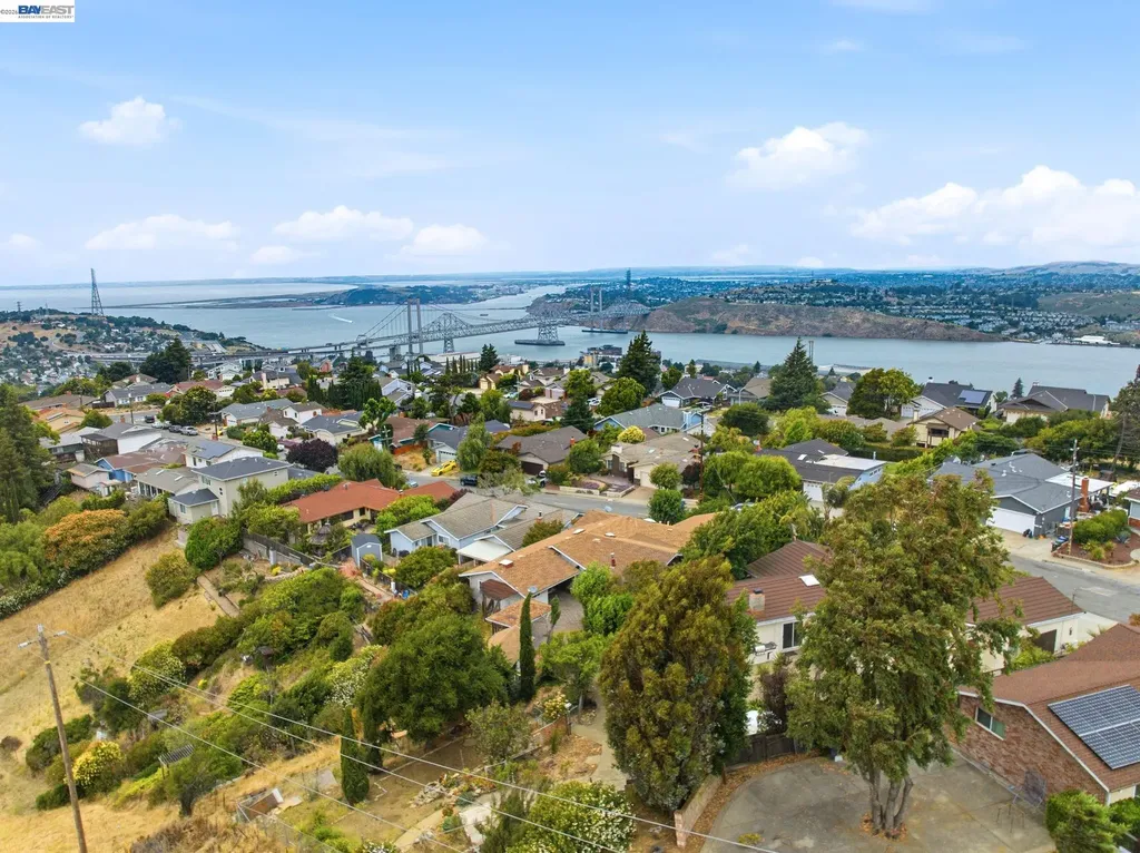 92 Welle Road Crockett CA 94525