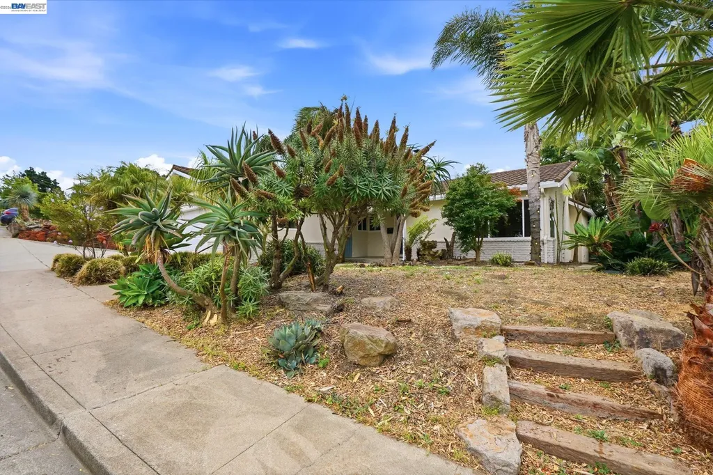 92 Welle Road Crockett CA 94525