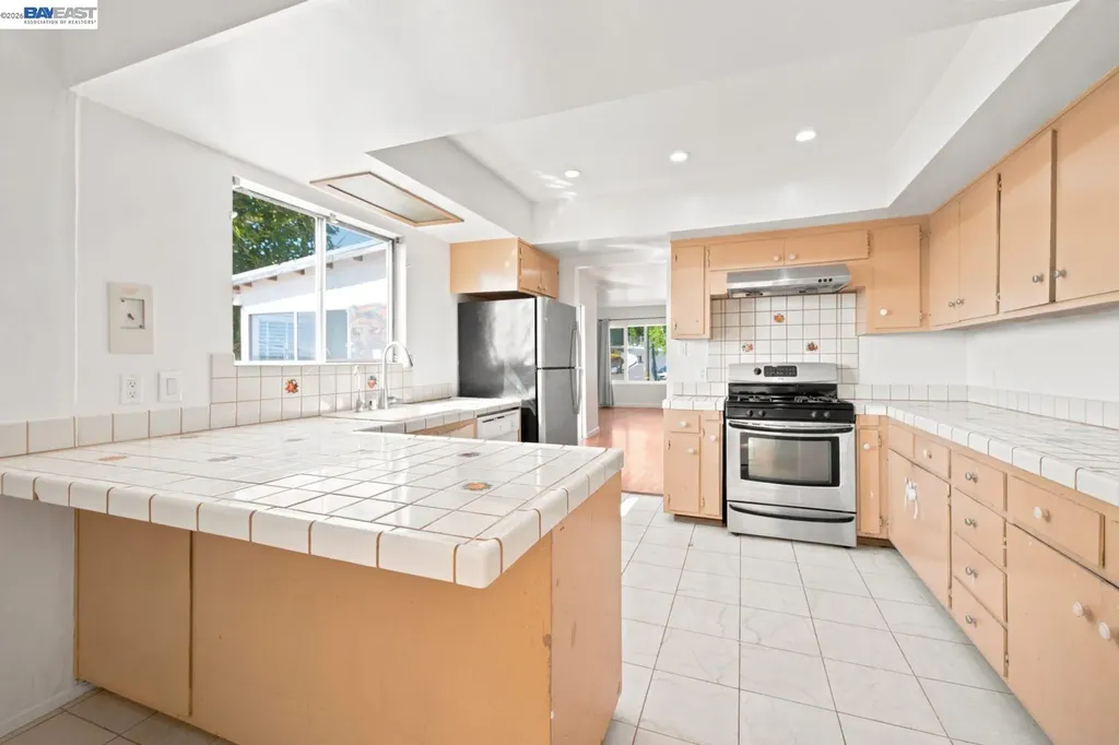 17005 Santa Fe Street Ashland CA 94541