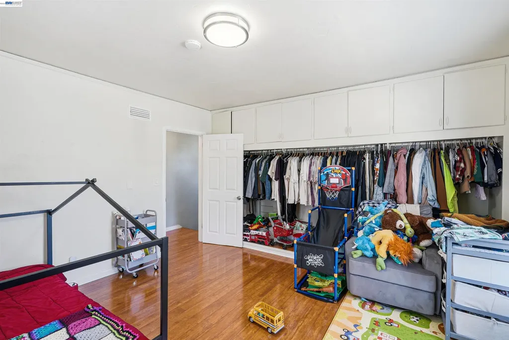 2546 Truman Avenue Oakland CA 94605