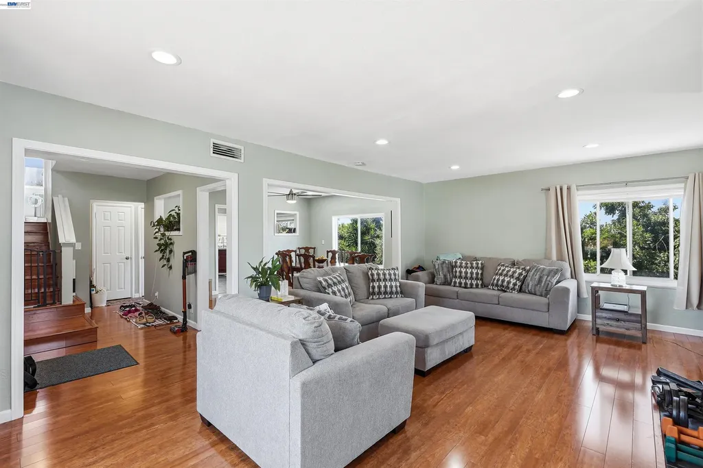 2546 Truman Avenue Oakland CA 94605