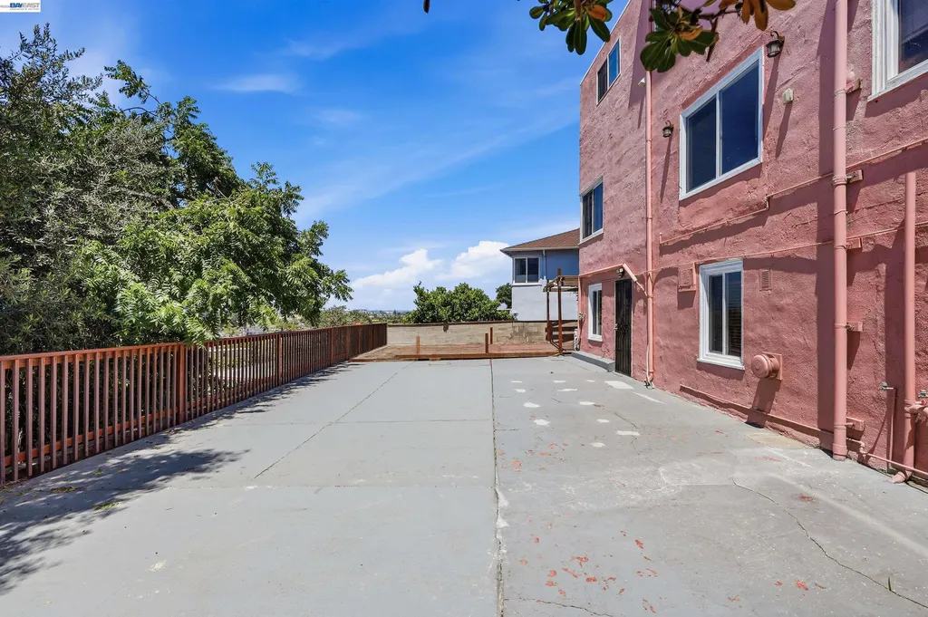2546 Truman Avenue Oakland CA 94605