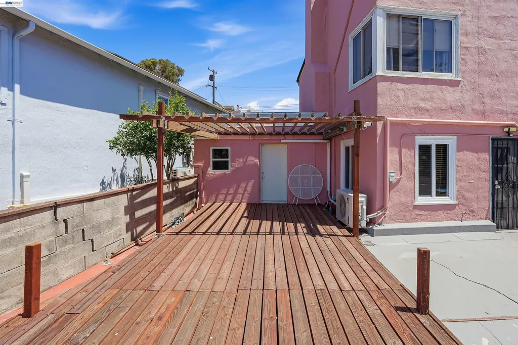 2546 Truman Avenue Oakland CA 94605