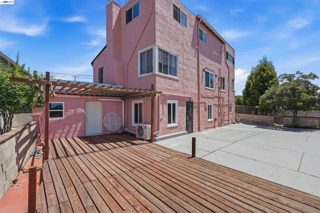 2546 Truman Avenue Oakland CA 94605
