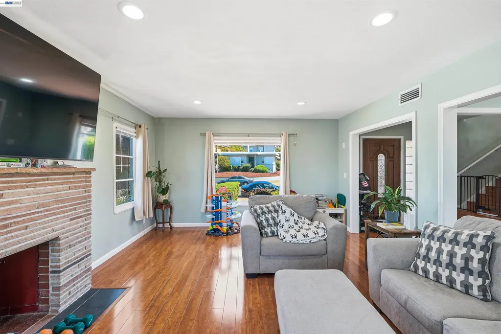 2546 Truman Avenue Oakland CA 94605