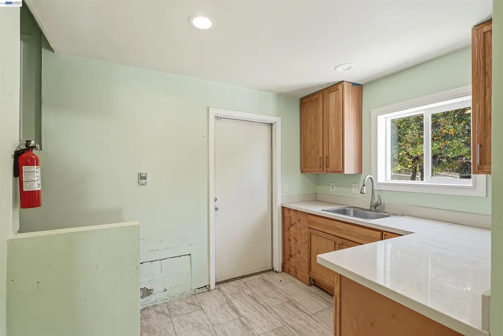 2546 Truman Avenue Oakland CA 94605