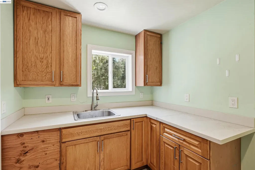 2546 Truman Avenue Oakland CA 94605