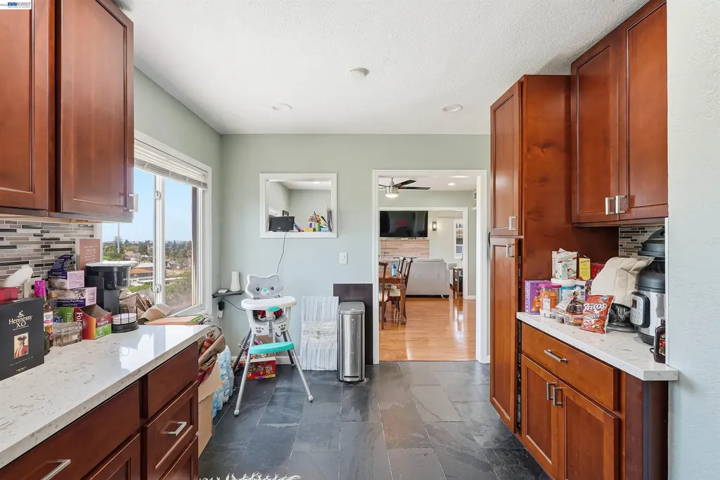 2546 Truman Avenue Oakland CA 94605