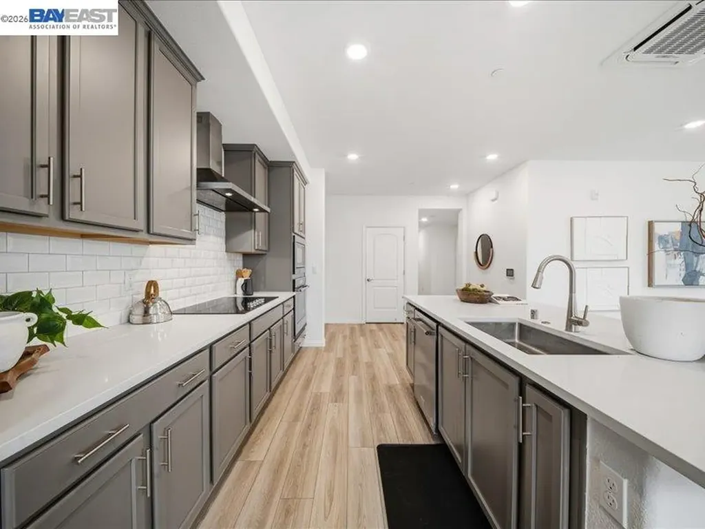 2802 Tradewind Court Alameda CA 94501