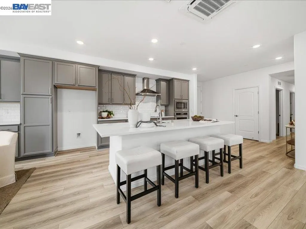 2802 Tradewind Court Alameda CA 94501