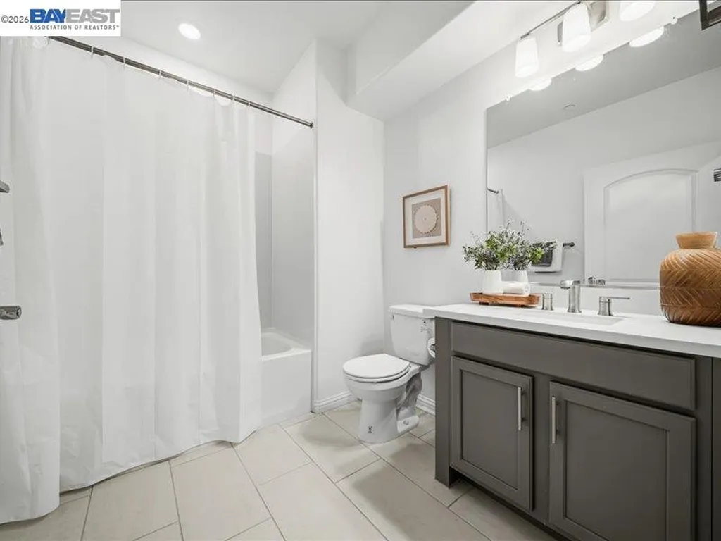 2802 Tradewind Court Alameda CA 94501