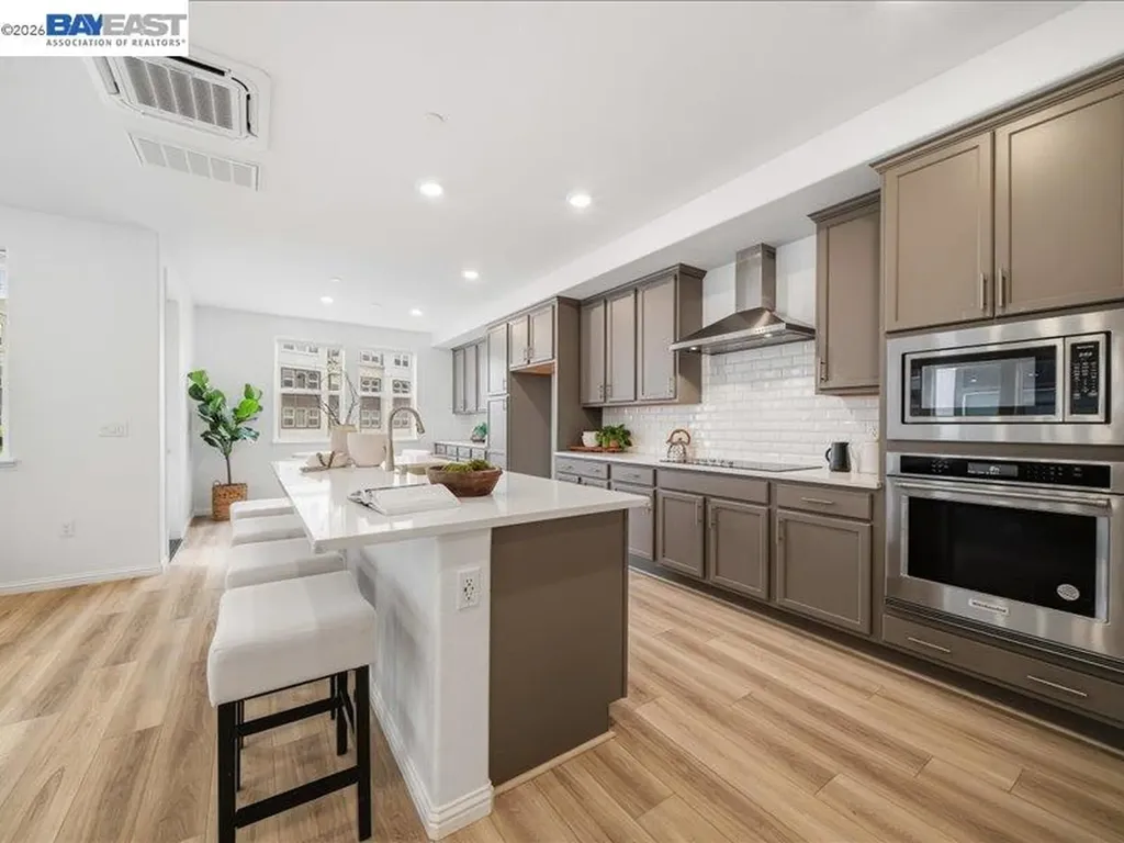 2802 Tradewind Court Alameda CA 94501