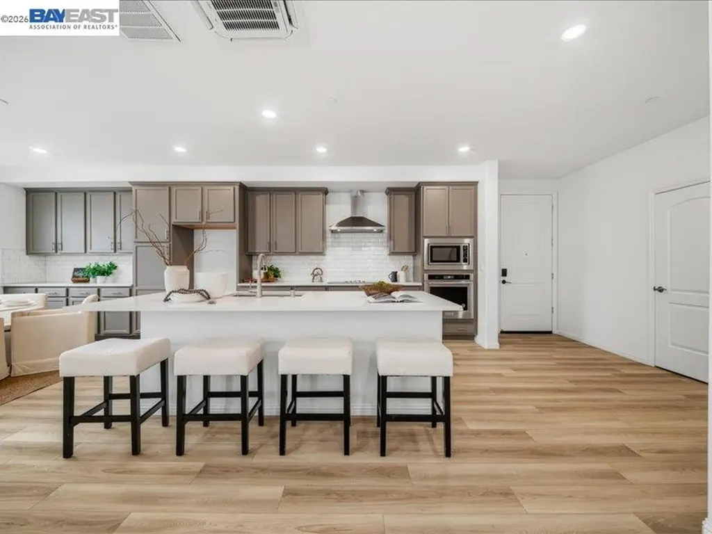 2802 Tradewind Court Alameda CA 94501