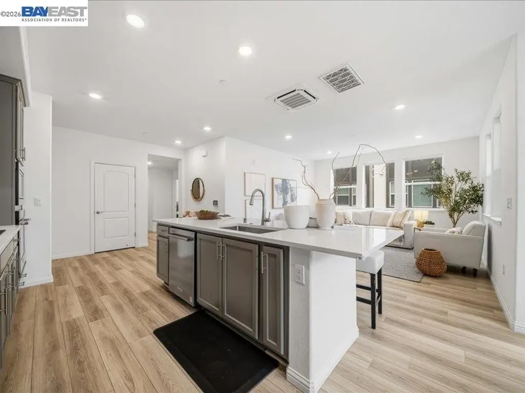 2802 Tradewind Court Alameda CA 94501