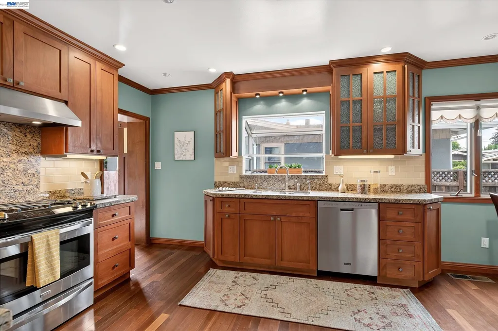 1639 Broadway Alameda CA 94501