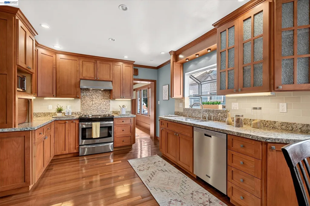 1639 Broadway Alameda CA 94501